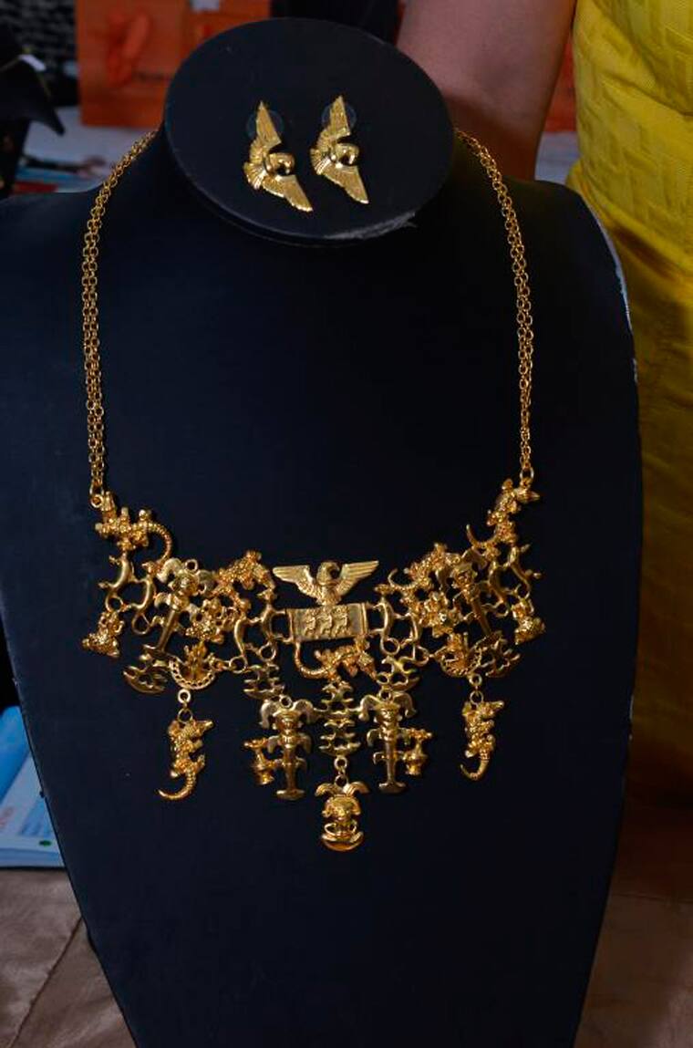 Collar con Broche de Rana